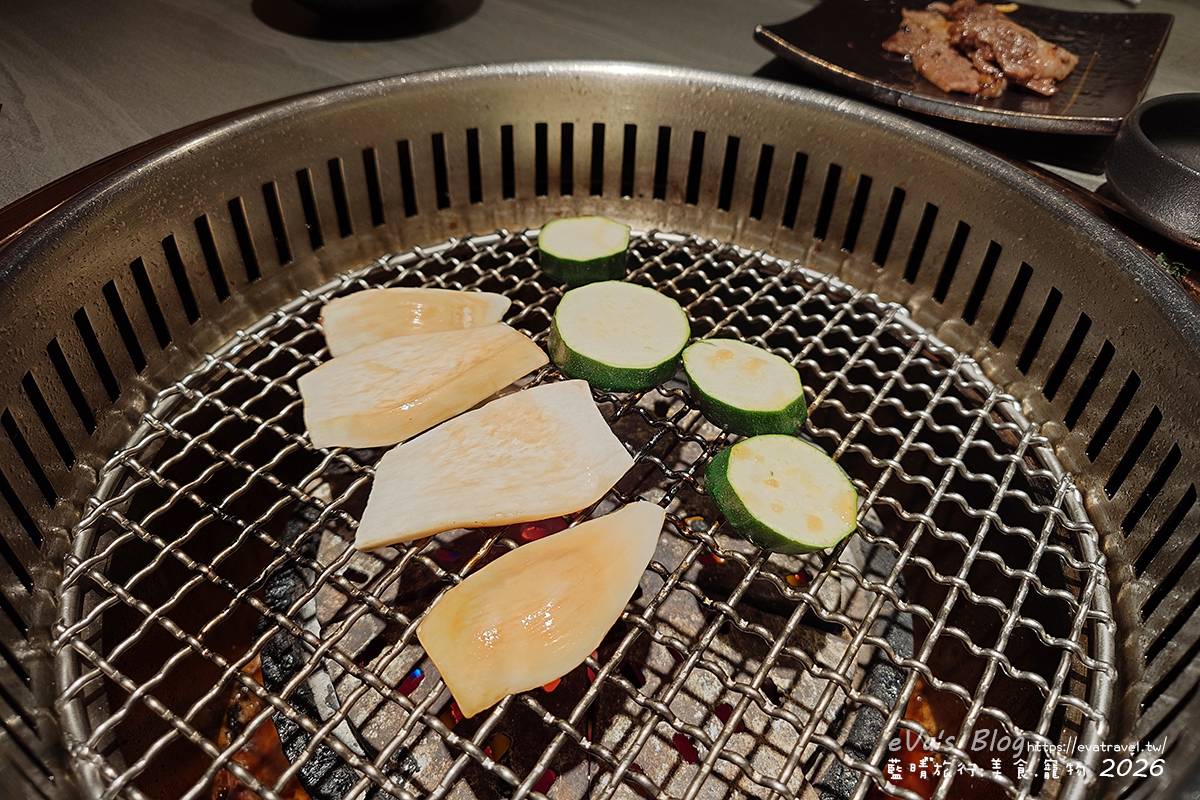 【台中燒肉推薦】札卡燒肉南屯店｜全台首間輸送帶燒肉、寶藏和牛與豐富附餐，壽星慶生超有儀式感。台中寵物友善燒烤店
