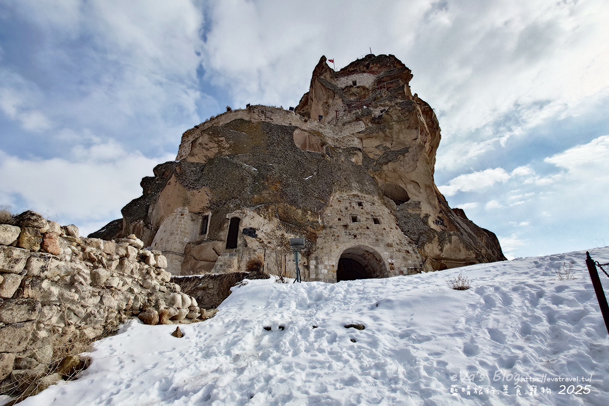 【土耳其蜜月旅遊】Ortahisar Castle 奧塔希薩城堡｜卡帕多奇亞天然岩石城堡，俯瞰奧塔希薩小鎮絕美景色。土耳其景點