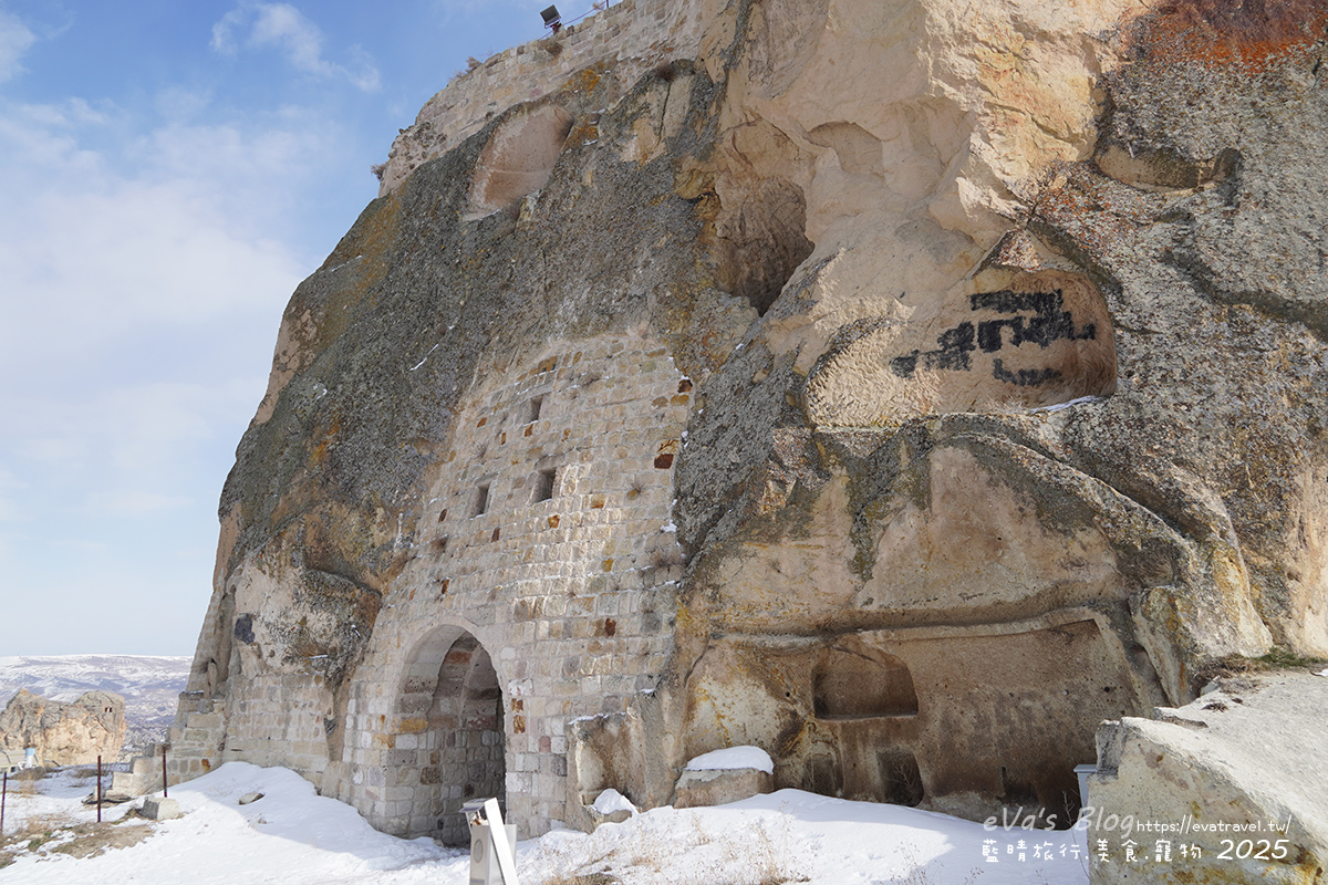 【土耳其蜜月旅遊】Ortahisar Castle 奧塔希薩城堡｜卡帕多奇亞天然岩石城堡，俯瞰奧塔希薩小鎮絕美景色。土耳其景點